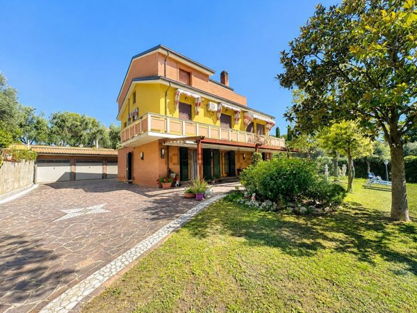 casa indipendente in vendita a Senigallia in zona Scapezzano