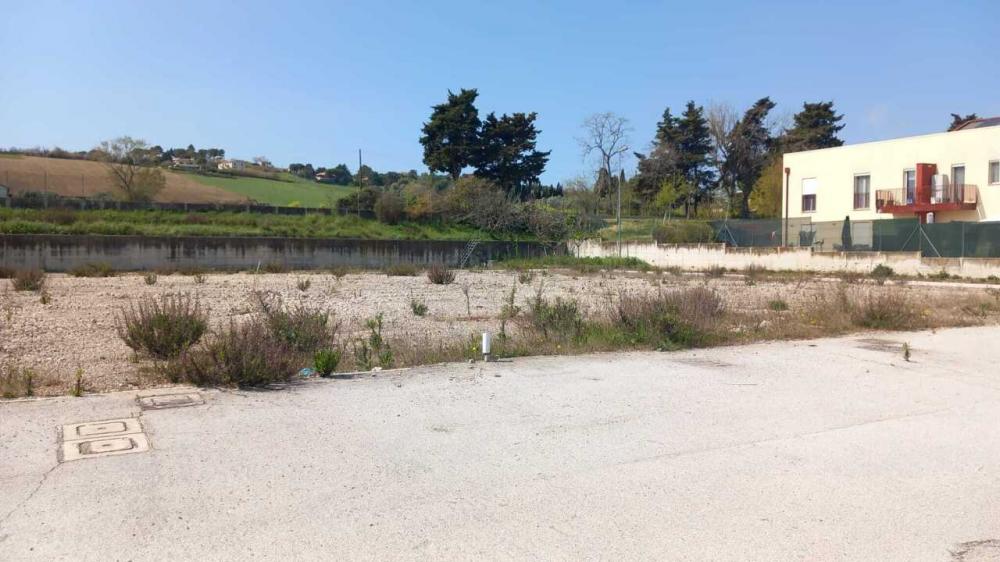 terreno in vendita a Senigallia in zona Cesano