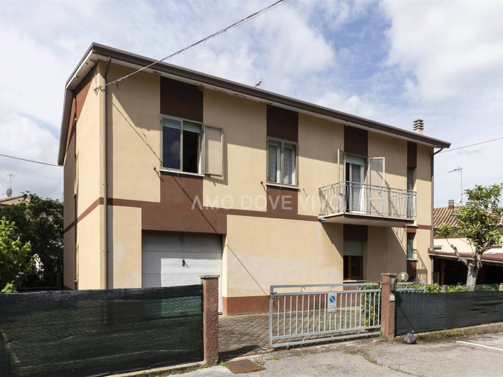 casa indipendente in vendita a Senigallia in zona Vallone