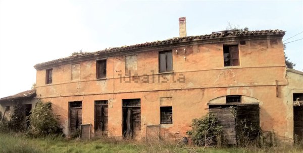casale in vendita a Senigallia in zona Brugnetto