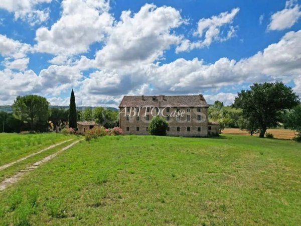 casa indipendente in vendita a Serra de' Conti in zona Osteria