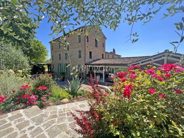 casa indipendente in vendita a Serra de' Conti