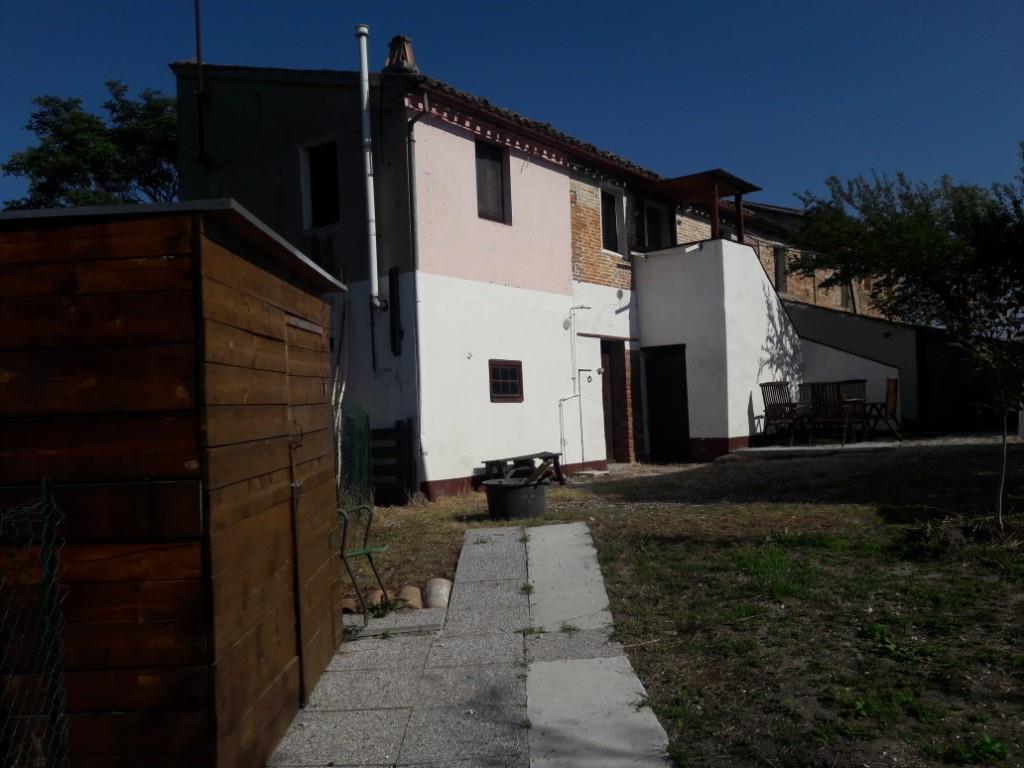 casa indipendente in vendita a Serra de' Conti