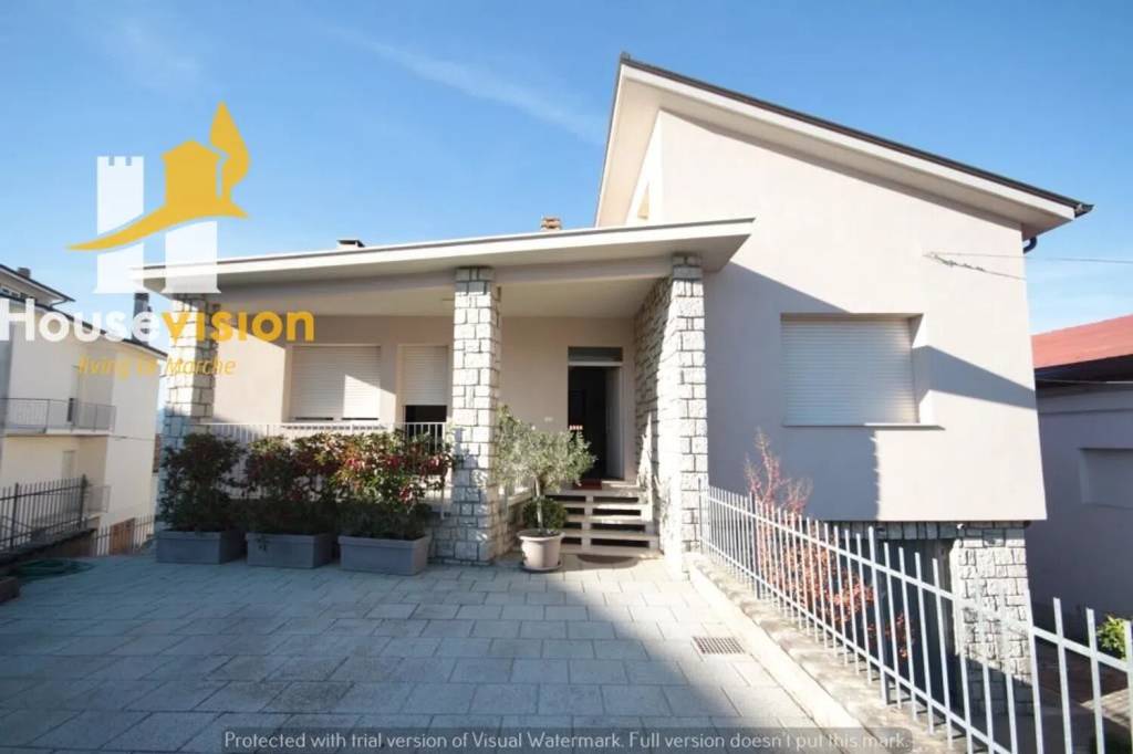casa indipendente in vendita a Serra de' Conti