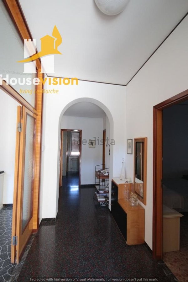 casa indipendente in vendita a Serra de' Conti