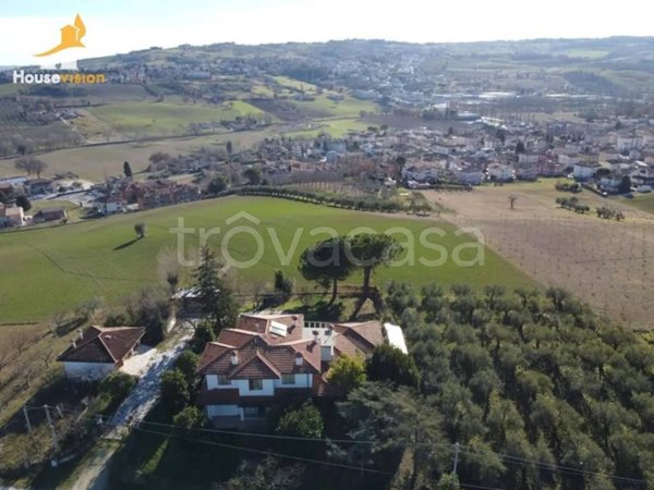 casa indipendente in vendita a Serra de' Conti
