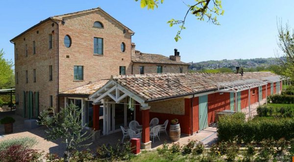 casa indipendente in vendita a Serra de' Conti