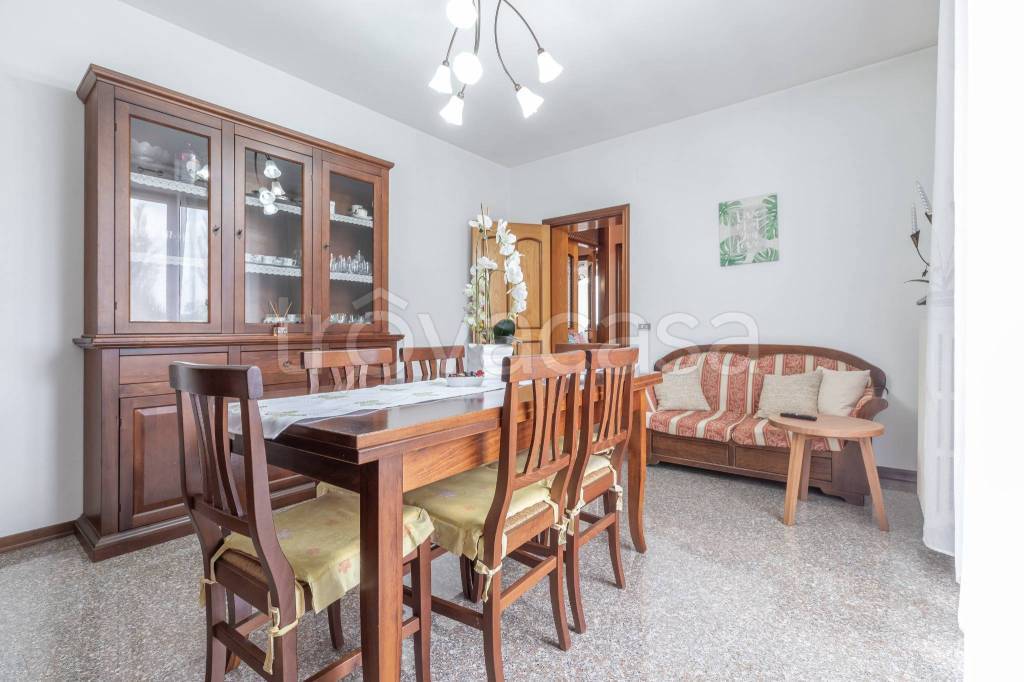 casa indipendente in vendita a Serra de' Conti