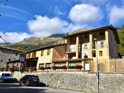 casa indipendente in vendita a Serra de' Conti