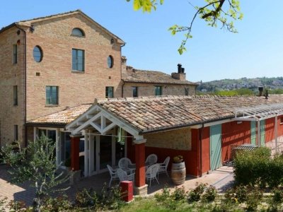 negozio in vendita a Serra de' Conti