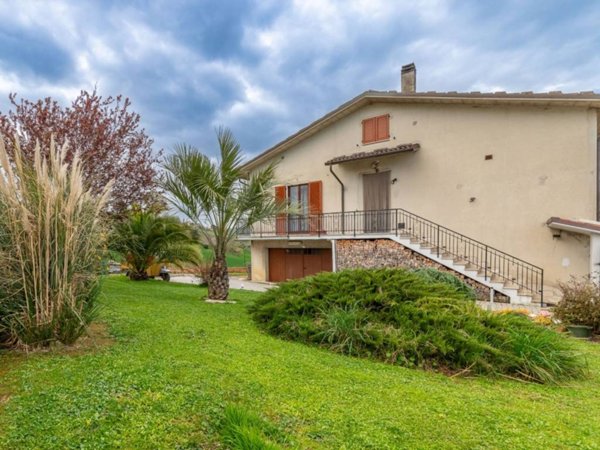 casa indipendente in vendita a Serra de' Conti