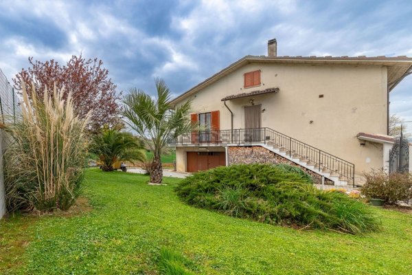 casa indipendente in vendita a Serra de' Conti