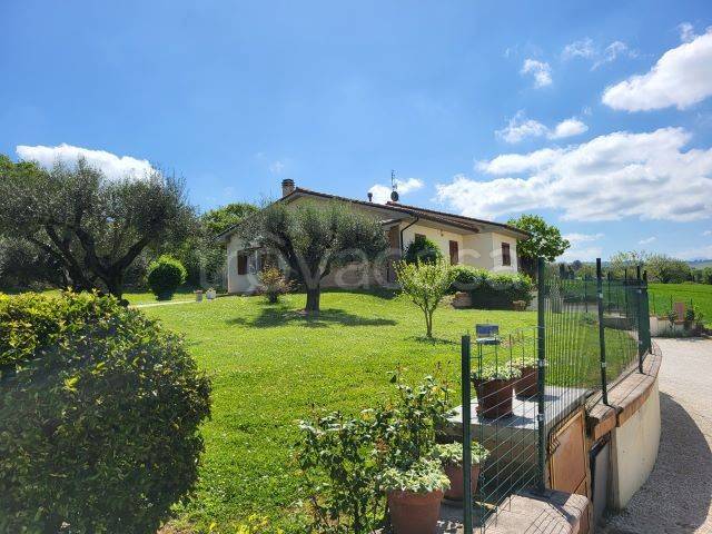 casa indipendente in vendita a Serra de' Conti