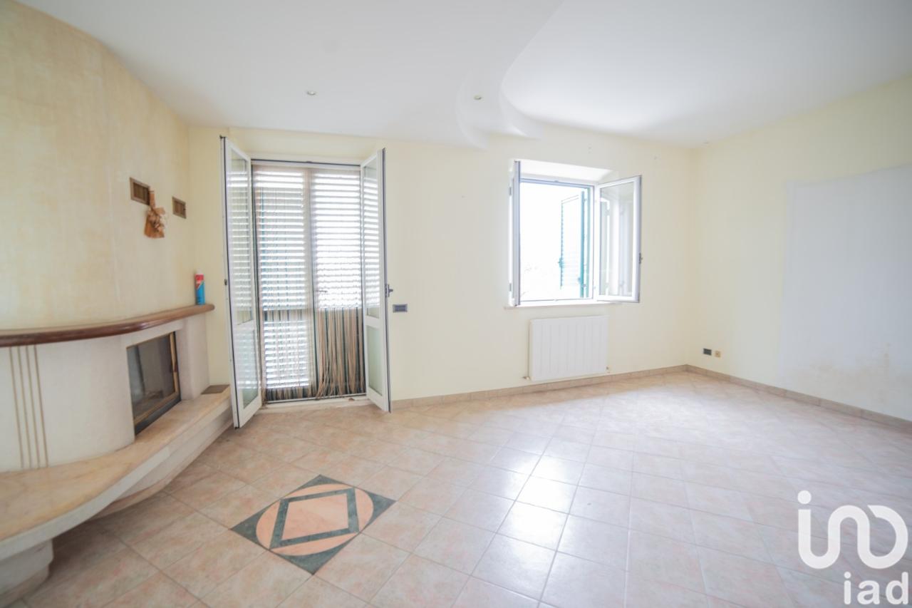 casa indipendente in vendita a Serra de' Conti