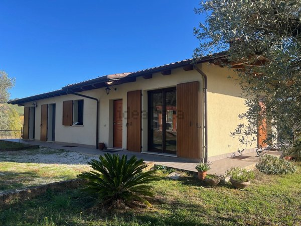 casa indipendente in vendita a Serra de' Conti