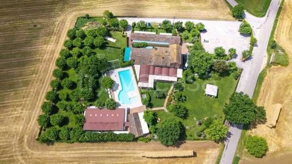 negozio in vendita a Serra de' Conti