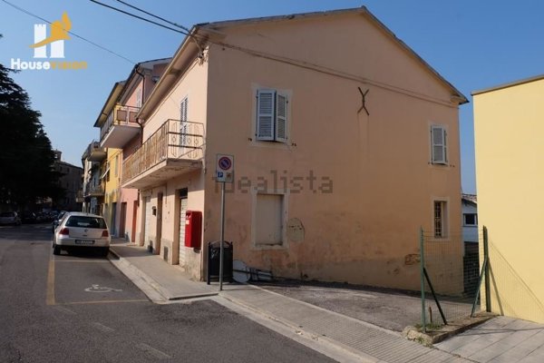 casa indipendente in vendita a Serra de' Conti