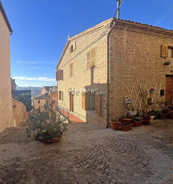 casa indipendente in vendita a Serra de' Conti