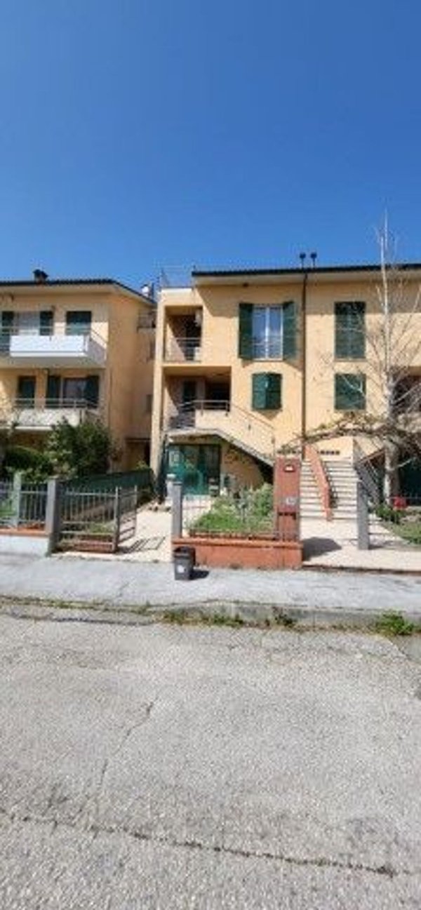 casa indipendente in vendita a Serra de' Conti in zona Osteria