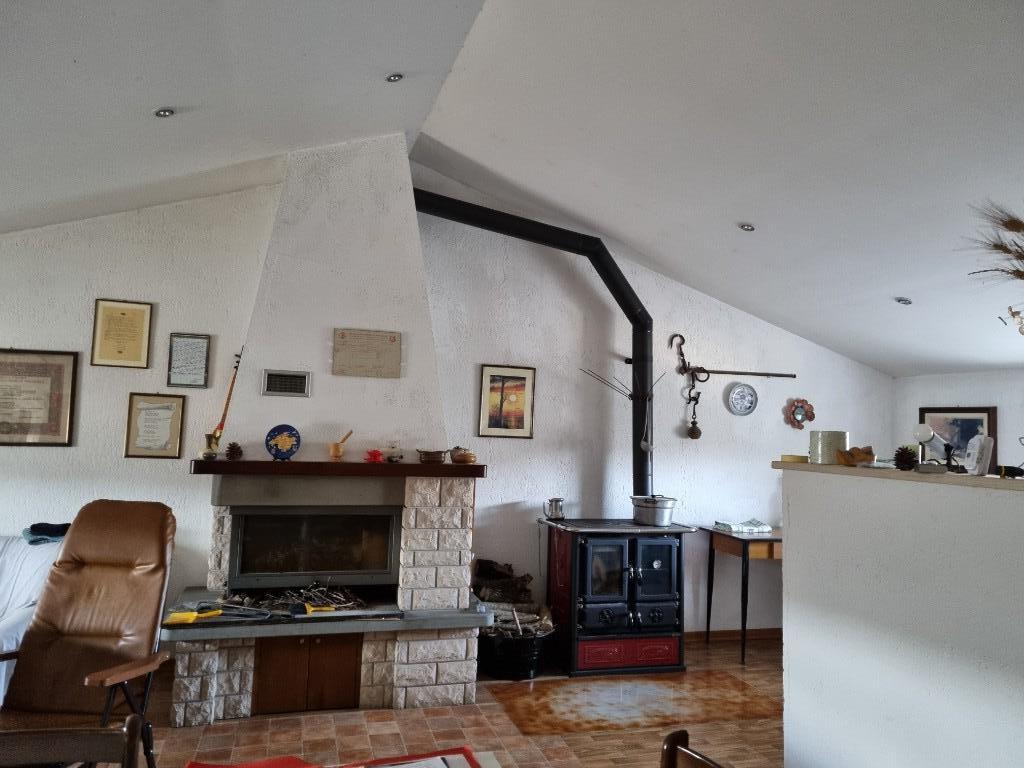 casa indipendente in vendita a Serra de' Conti in zona Osteria