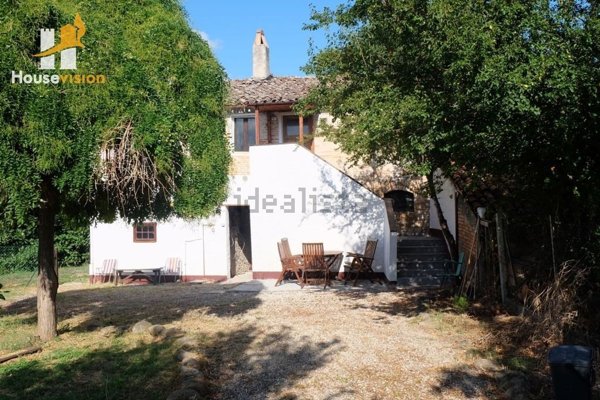 casa indipendente in vendita a Serra de' Conti