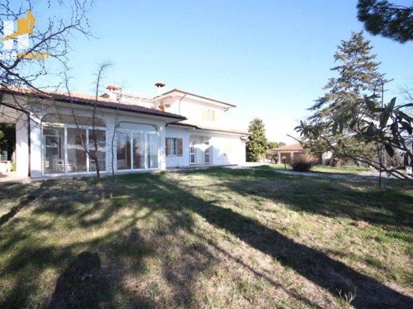 casa indipendente in vendita a Serra de' Conti