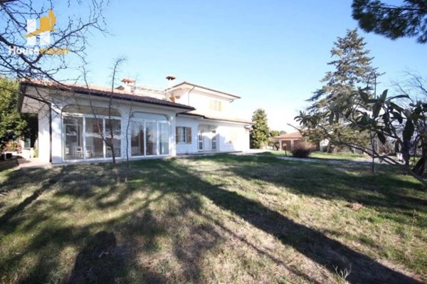 casa indipendente in vendita a Serra de' Conti