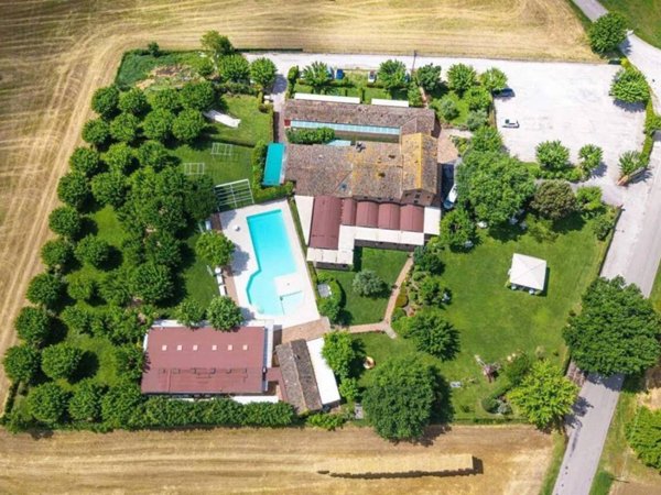 casa indipendente in vendita a Serra de' Conti