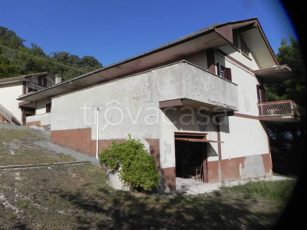 casa indipendente in vendita a Serra San Quirico