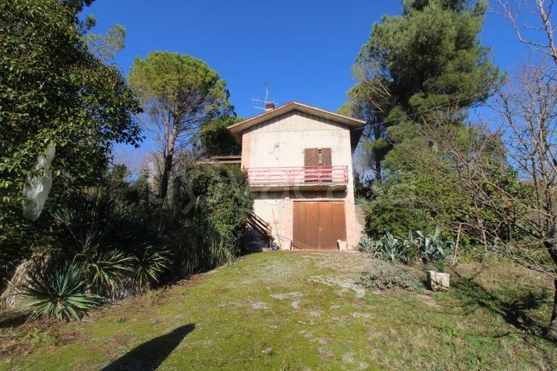 casa indipendente in vendita a Serra San Quirico