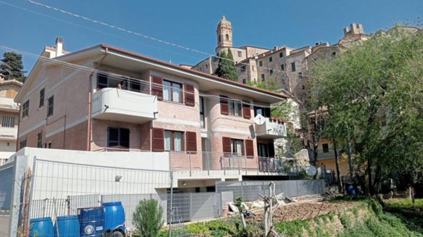 casa indipendente in vendita a Serra San Quirico