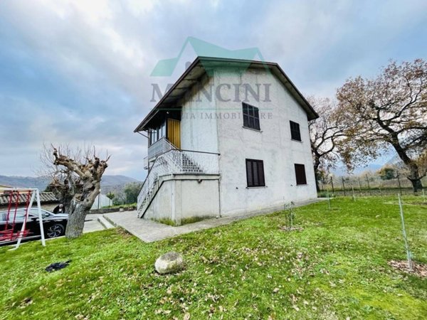 casa indipendente in vendita a Serra San Quirico