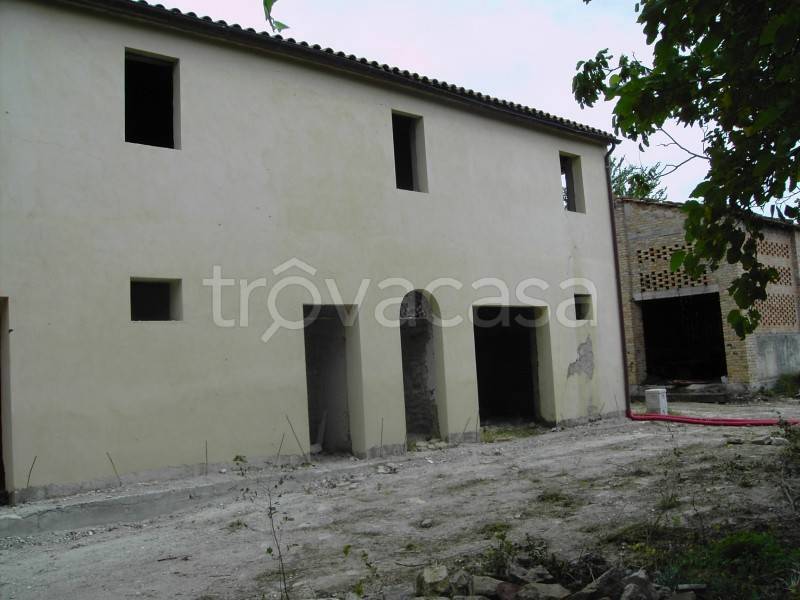 casa indipendente in vendita a Serra San Quirico