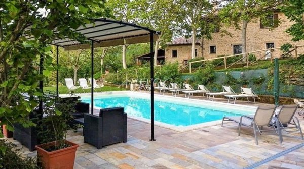 casa indipendente in vendita a Serra San Quirico