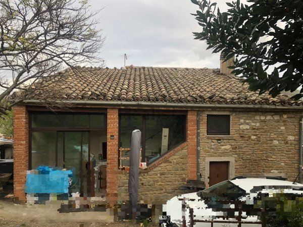 pentavano in vendita a Serra San Quirico