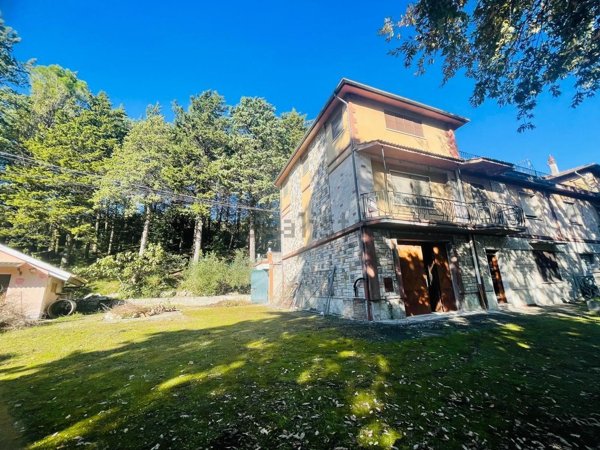casa indipendente in vendita a Serra San Quirico