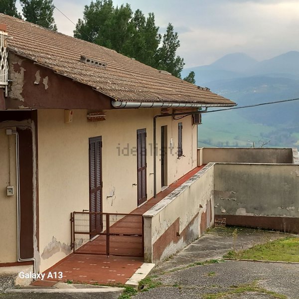 casa indipendente in vendita a Serra San Quirico