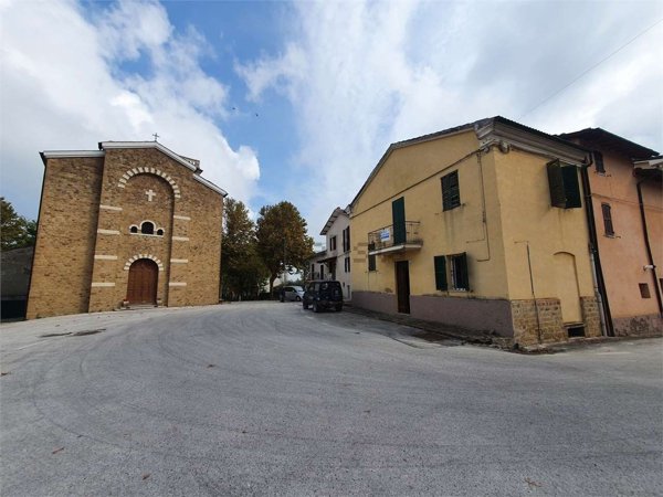 casa indipendente in vendita a Serra San Quirico in zona Sasso