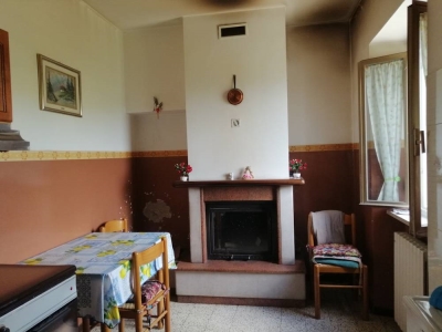 casa indipendente in vendita a Serra San Quirico