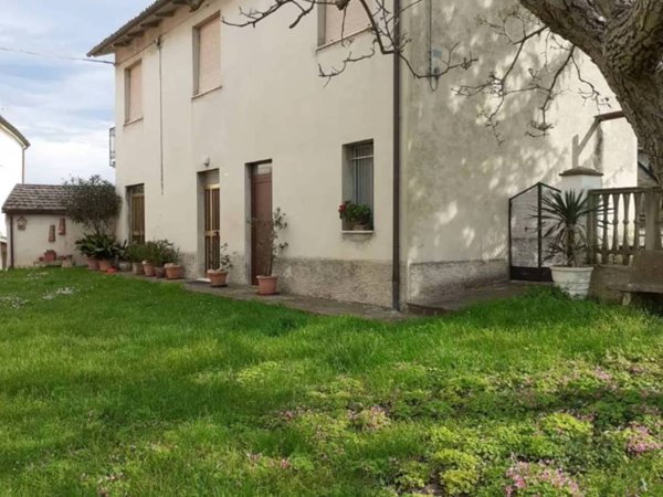 casa indipendente in vendita a Serra San Quirico