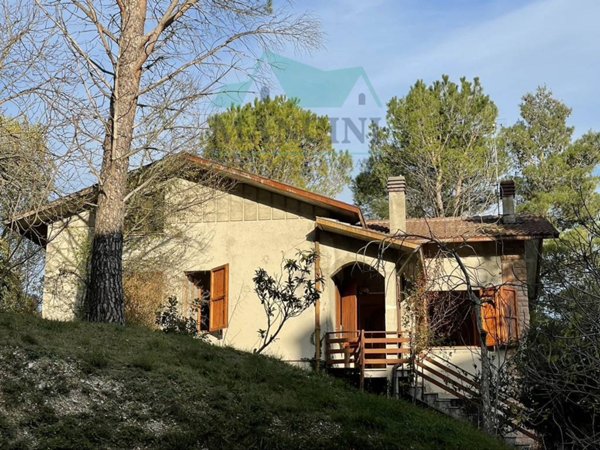 casa indipendente in vendita a Serra San Quirico