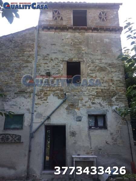 casa semindipendente in vendita a Serra San Quirico