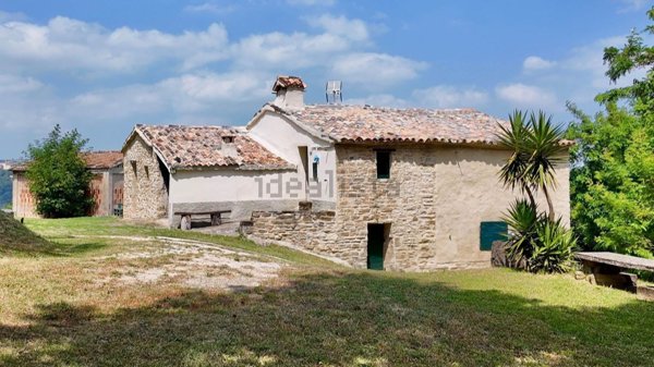 casa indipendente in vendita a Serra San Quirico