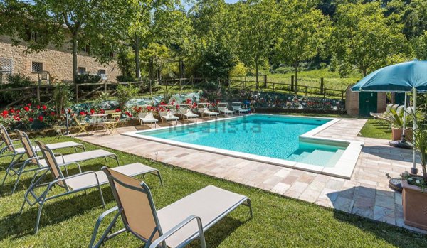 casa indipendente in vendita a Serra San Quirico