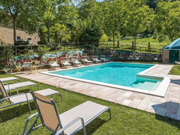 casa indipendente in vendita a Serra San Quirico