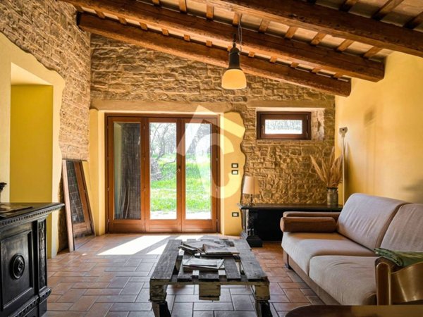 casa indipendente in vendita a Serra San Quirico