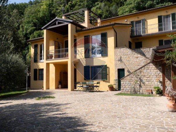 casa indipendente in vendita a Serra San Quirico