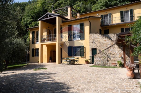 casa indipendente in vendita a Serra San Quirico