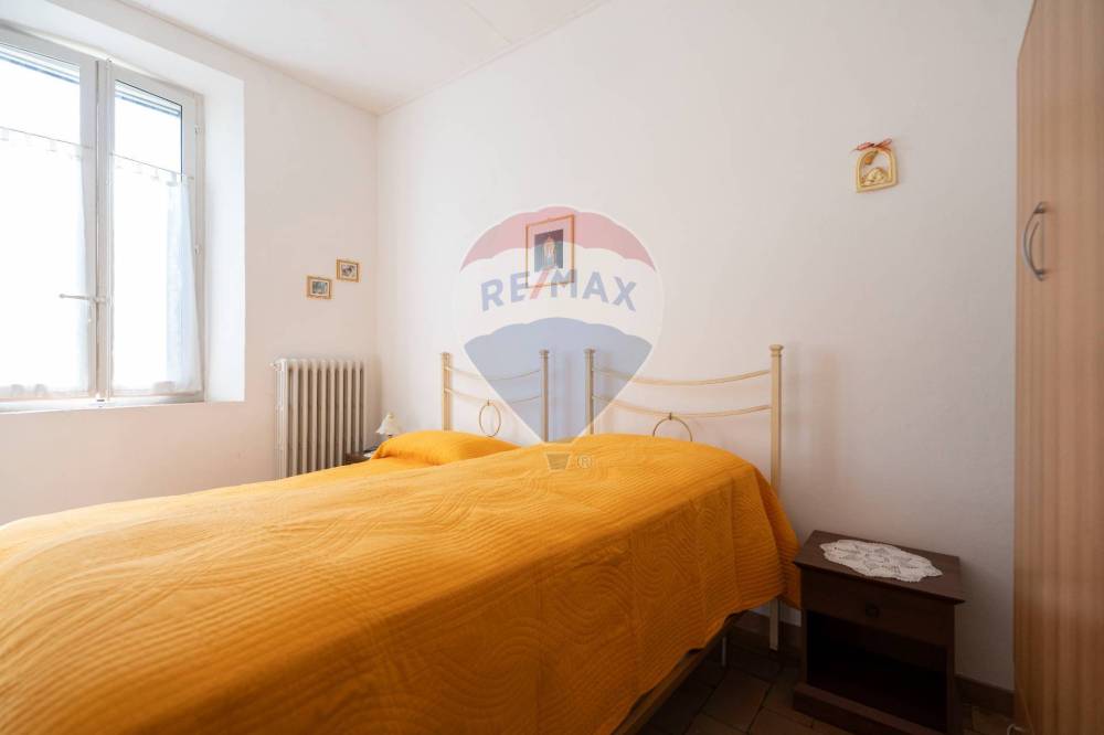 casa indipendente in vendita a Serra San Quirico