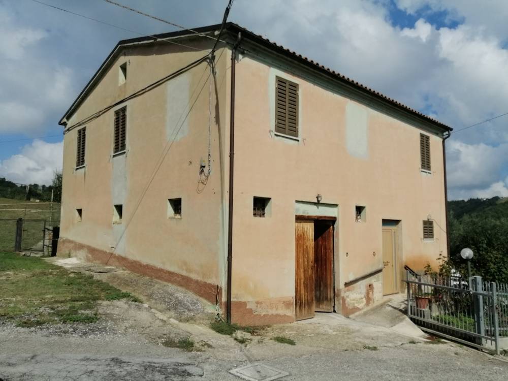 casa indipendente in vendita a Serra San Quirico